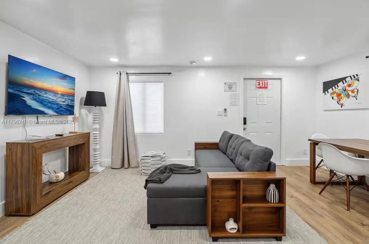 HOLLYWOOD BEACH - Residential Lease