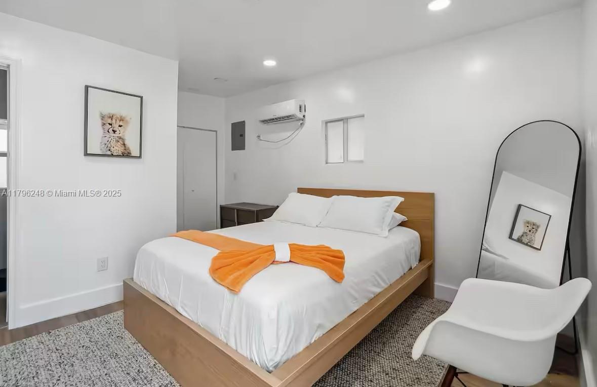 HOLLYWOOD BEACH - Residential Lease