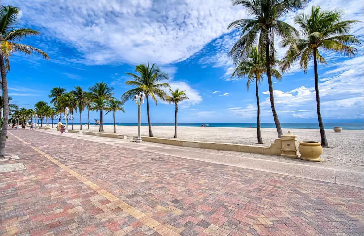 HOLLYWOOD BEACH - Residential Lease