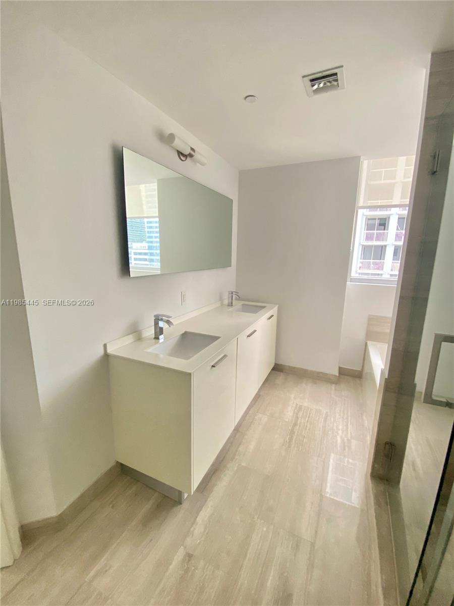 1300 Brickell Bay Dr 1903
