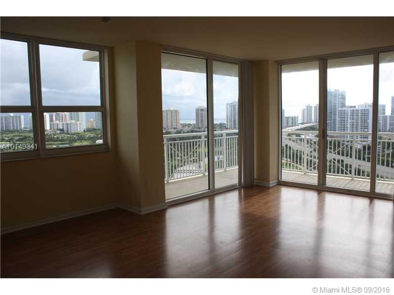 TURNBERRY ON THE GREEN CO - Residential Lease