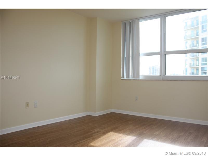 TURNBERRY ON THE GREEN CO - Residential Lease