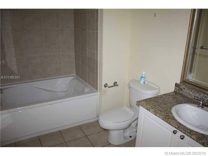 TURNBERRY ON THE GREEN CO - Residential Lease