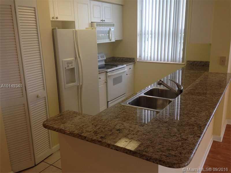 TURNBERRY ON THE GREEN CO - Residential Lease