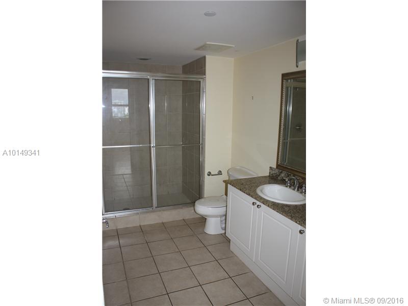 TURNBERRY ON THE GREEN CO - Residential Lease