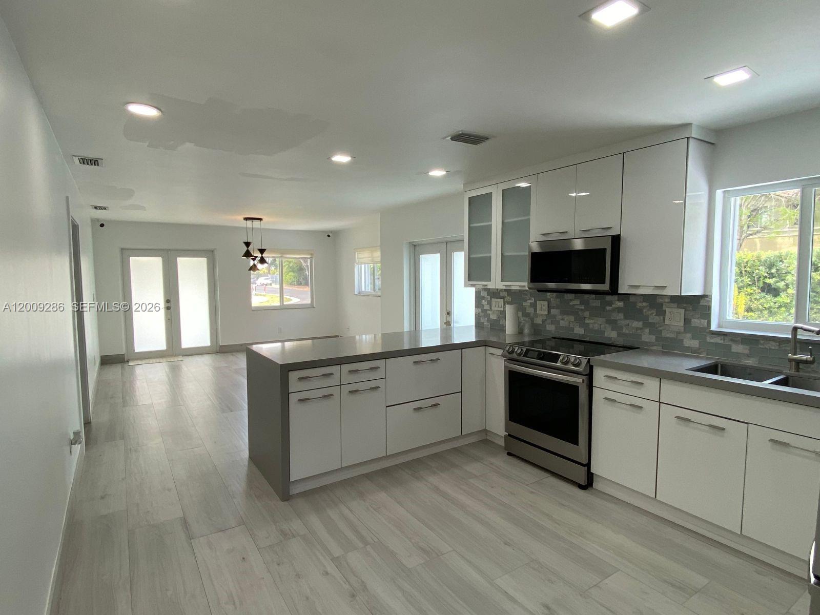 403 SW 89th Pl