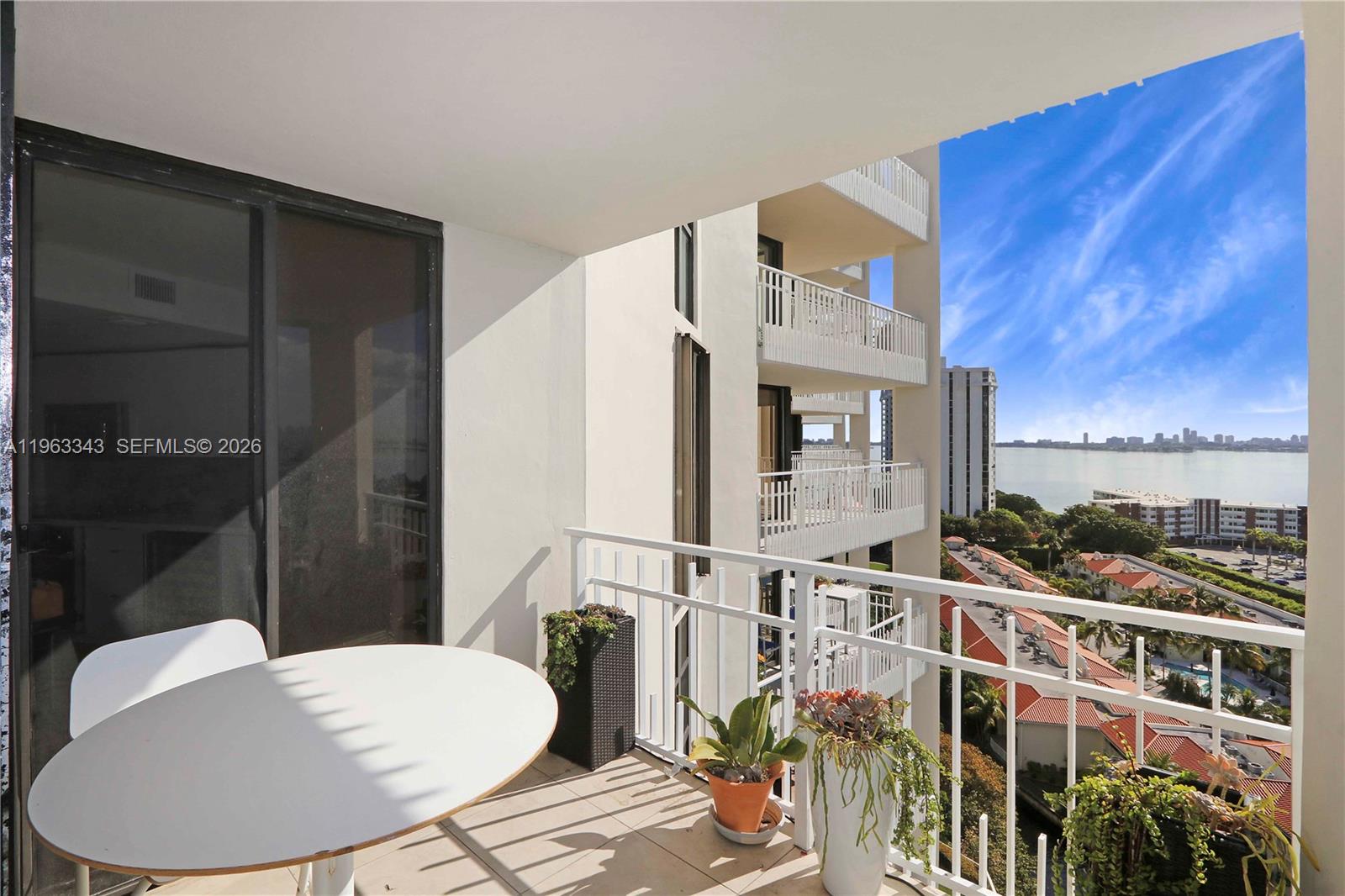 TOWERS OF QUAYSIDE CONDO - Residential