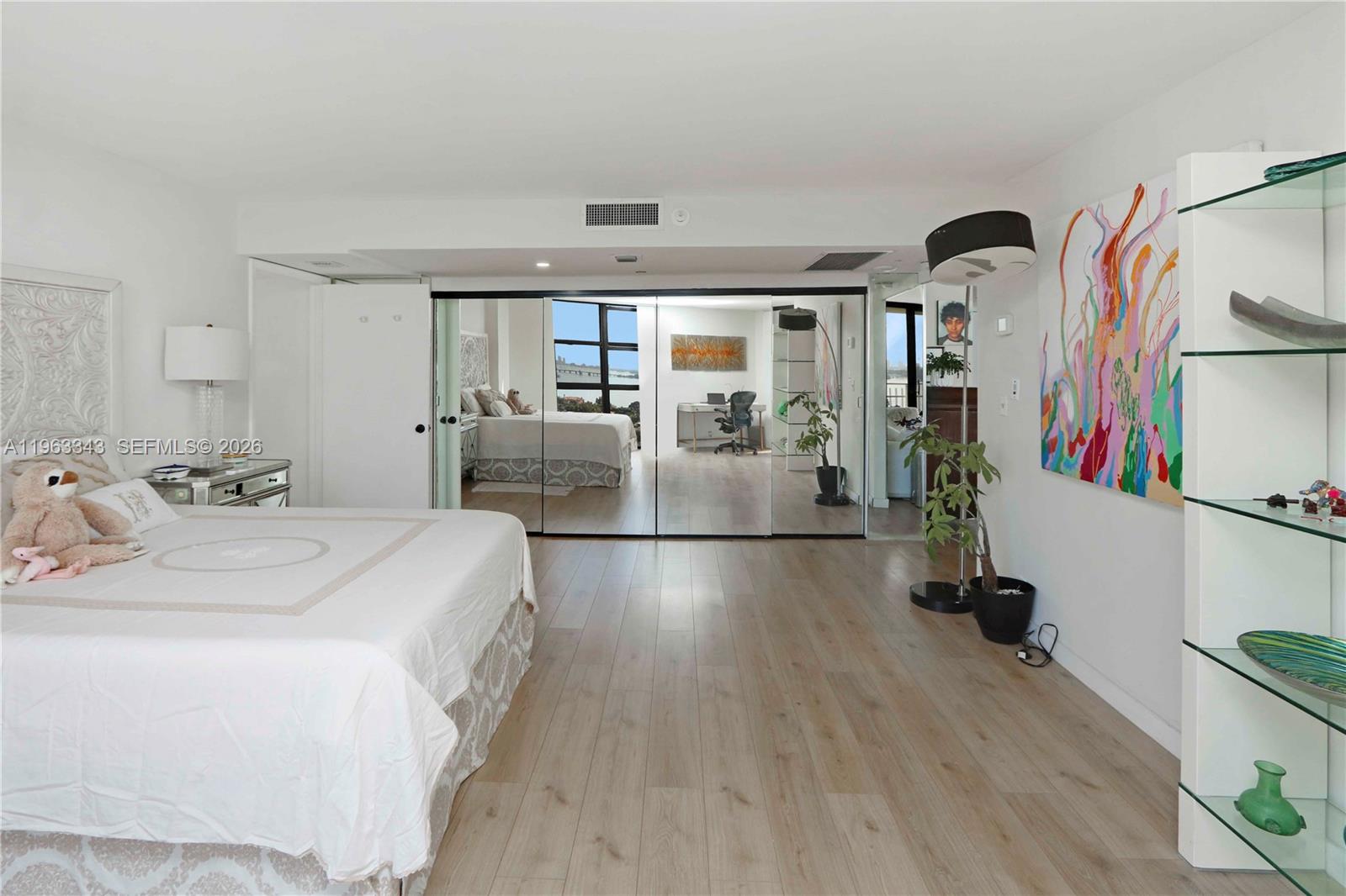 TOWERS OF QUAYSIDE CONDO - Residential