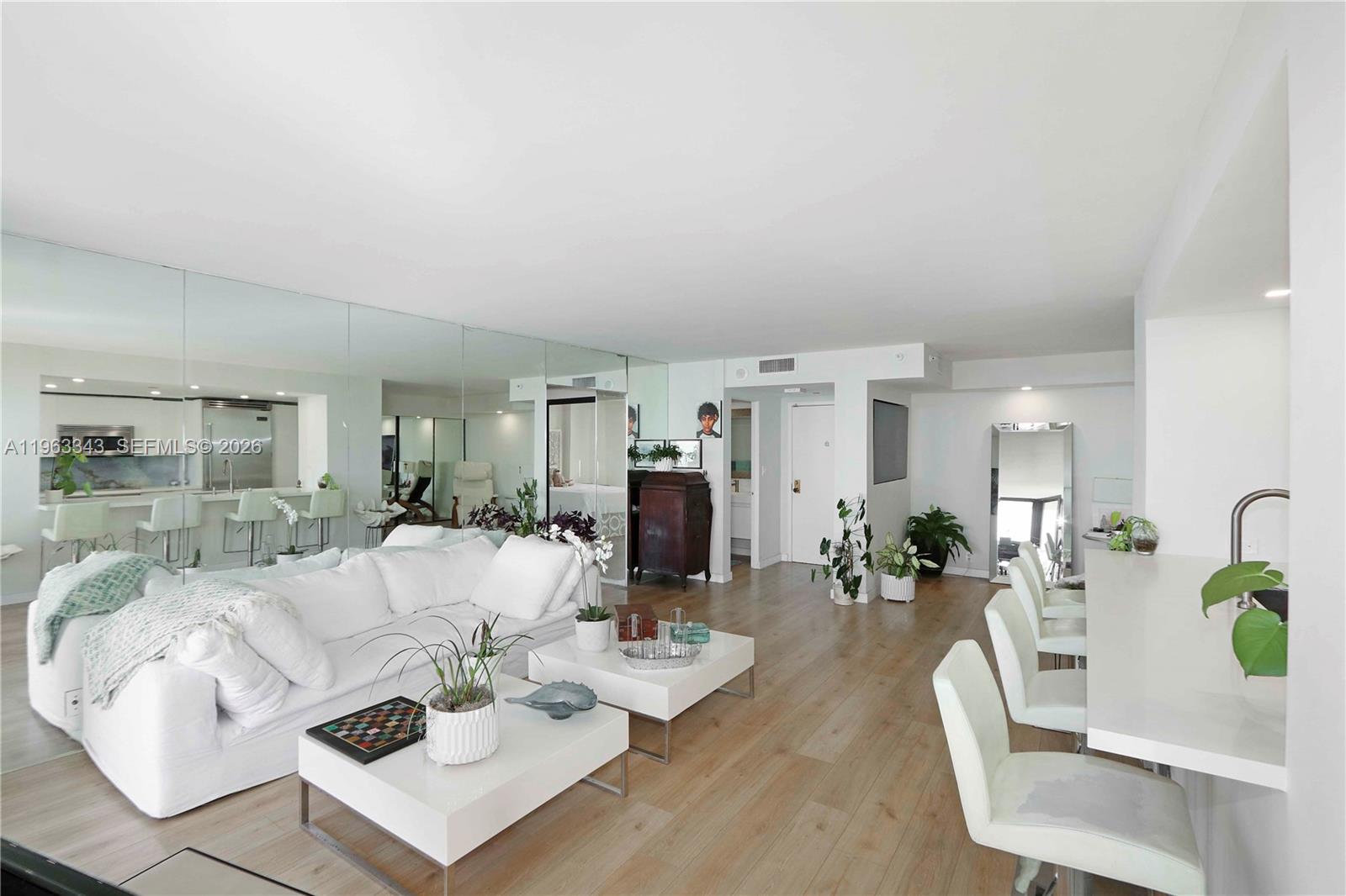 TOWERS OF QUAYSIDE CONDO - Residential