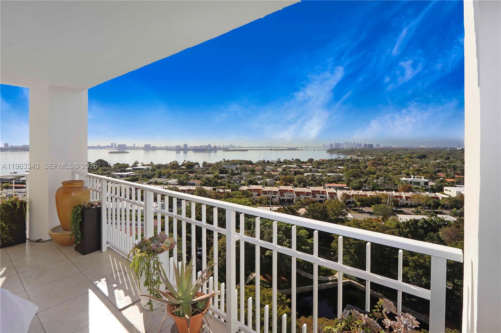 TOWERS OF QUAYSIDE CONDO - Residential