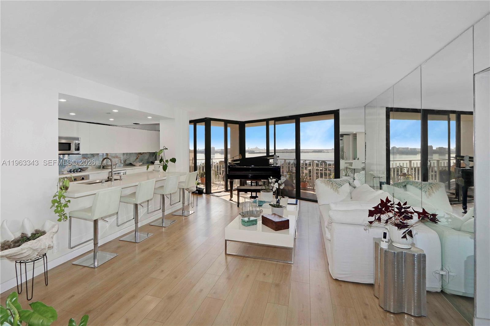 TOWERS OF QUAYSIDE CONDO - Residential