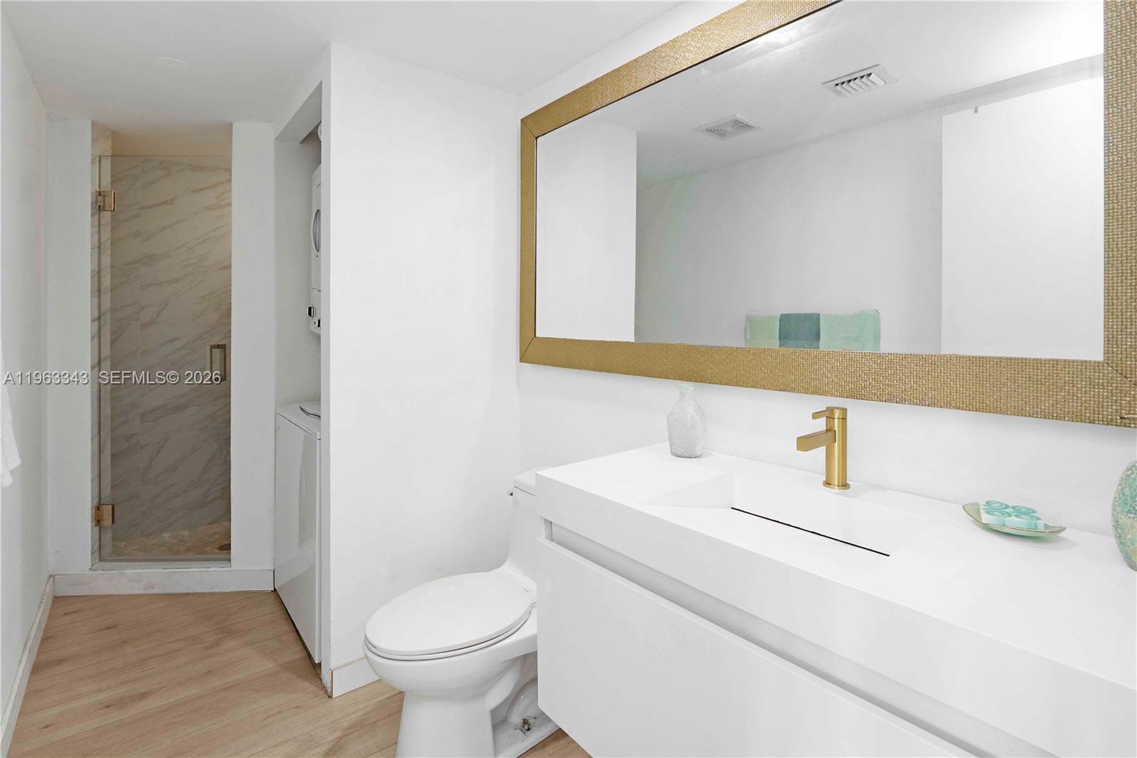 TOWERS OF QUAYSIDE CONDO - Residential