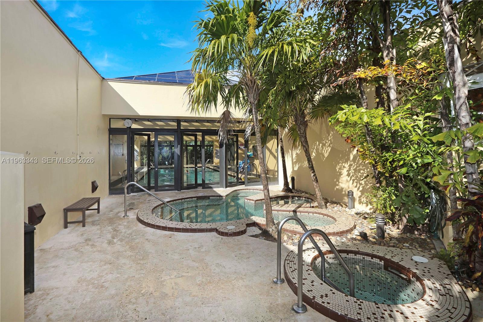 TOWERS OF QUAYSIDE CONDO - Residential