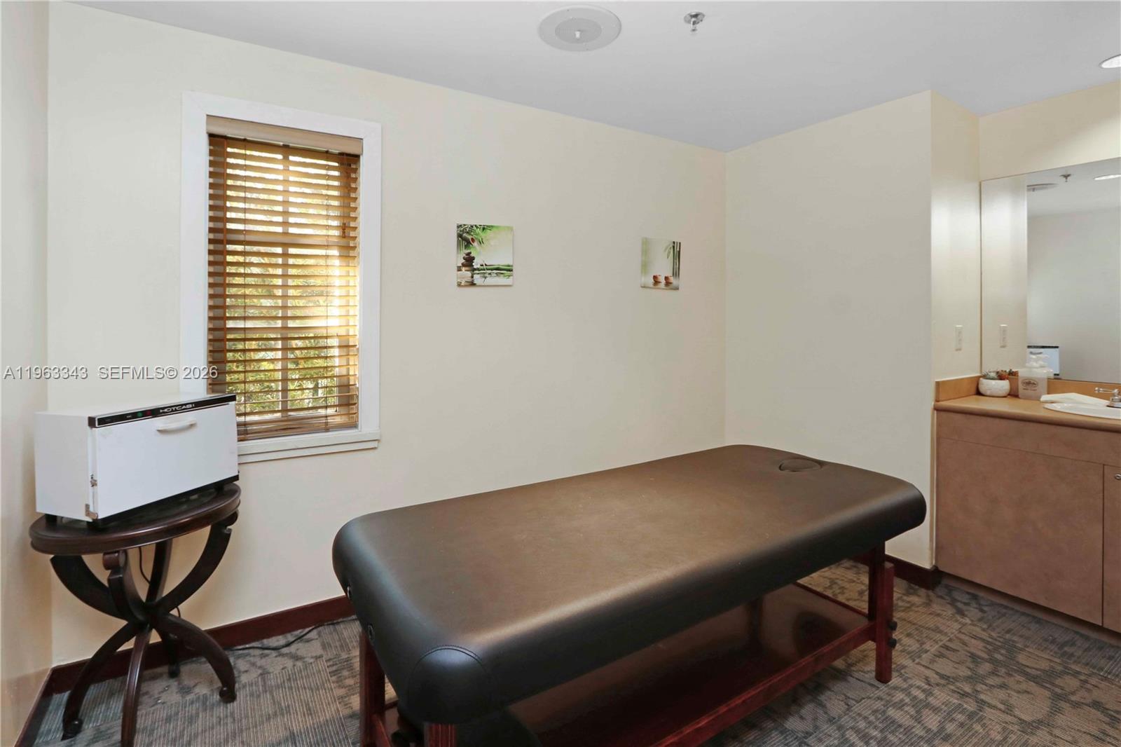 TOWERS OF QUAYSIDE CONDO - Residential