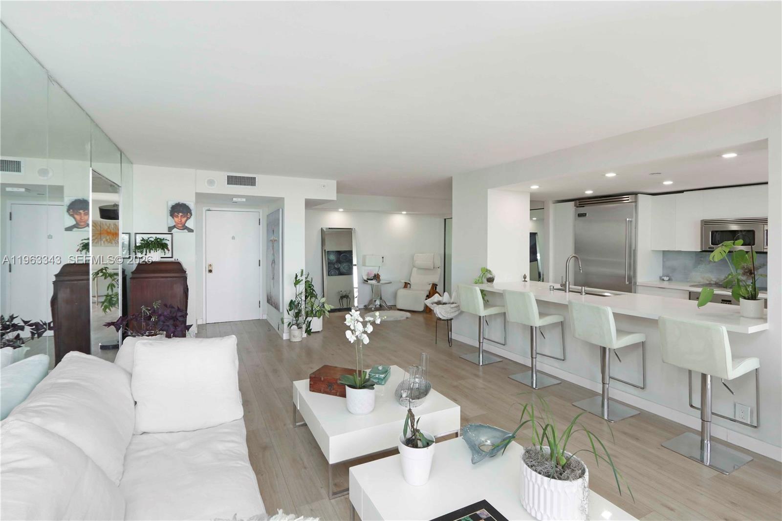 TOWERS OF QUAYSIDE CONDO - Residential