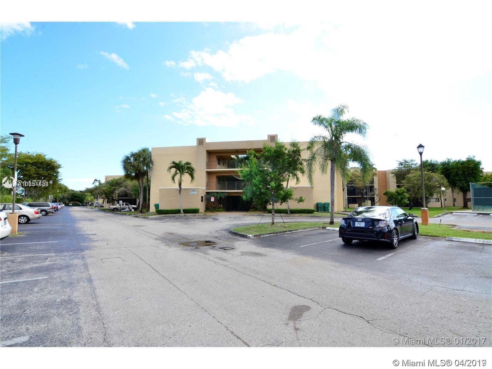 MAGNIFICENT RENTAL CENTRALLY LOCATED IN KENDALL. SPACIOUS 2/2 CORNER UNIT CONSISTING OF TILED FLOORING THROUGHOUT, WONDERFUL POOL VIEWS, LARGE SCREENED BALCONY, AND STORAGE SPACE. GATED COMMUNITY INCLUDING 24HR SECURITY, LAUNDRY FACILITY, POOL, TENNIS COURTS AND CLUBHOUSE. EASY ACCESS TO MANY RESTAURANTS, SHOPS AND MAJOR HIGHWAYS. GREAT AREA SCHOOLS. COME SEE AND MAKE IT YOUR NEW HOME.