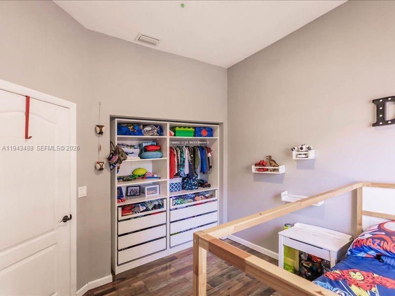 LAKES BY THE BAY SEC 8 - Residential