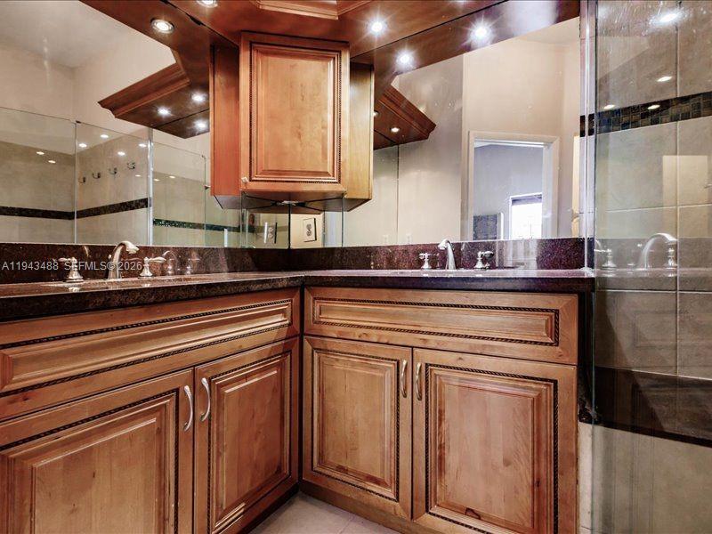 LAKES BY THE BAY SEC 8 - Residential