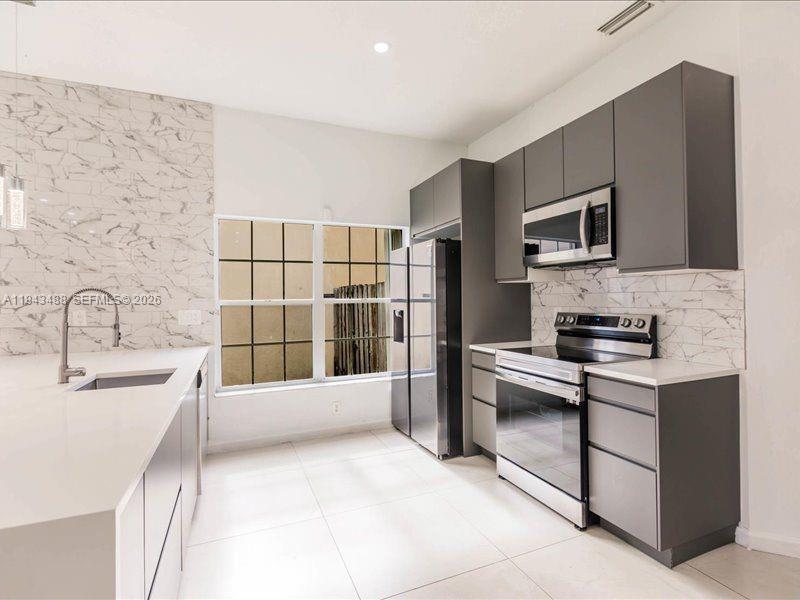 LAKES BY THE BAY SEC 8 - Residential