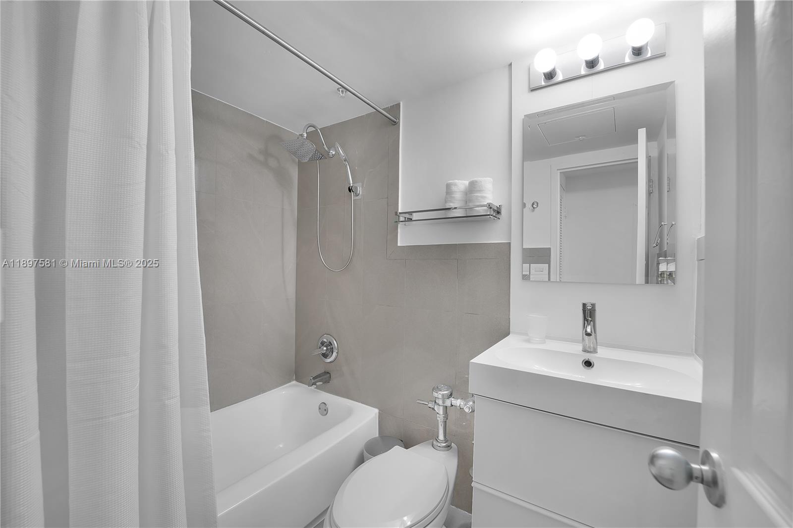 FLAMINGO SOUTH BEACH I CO - Residential Lease