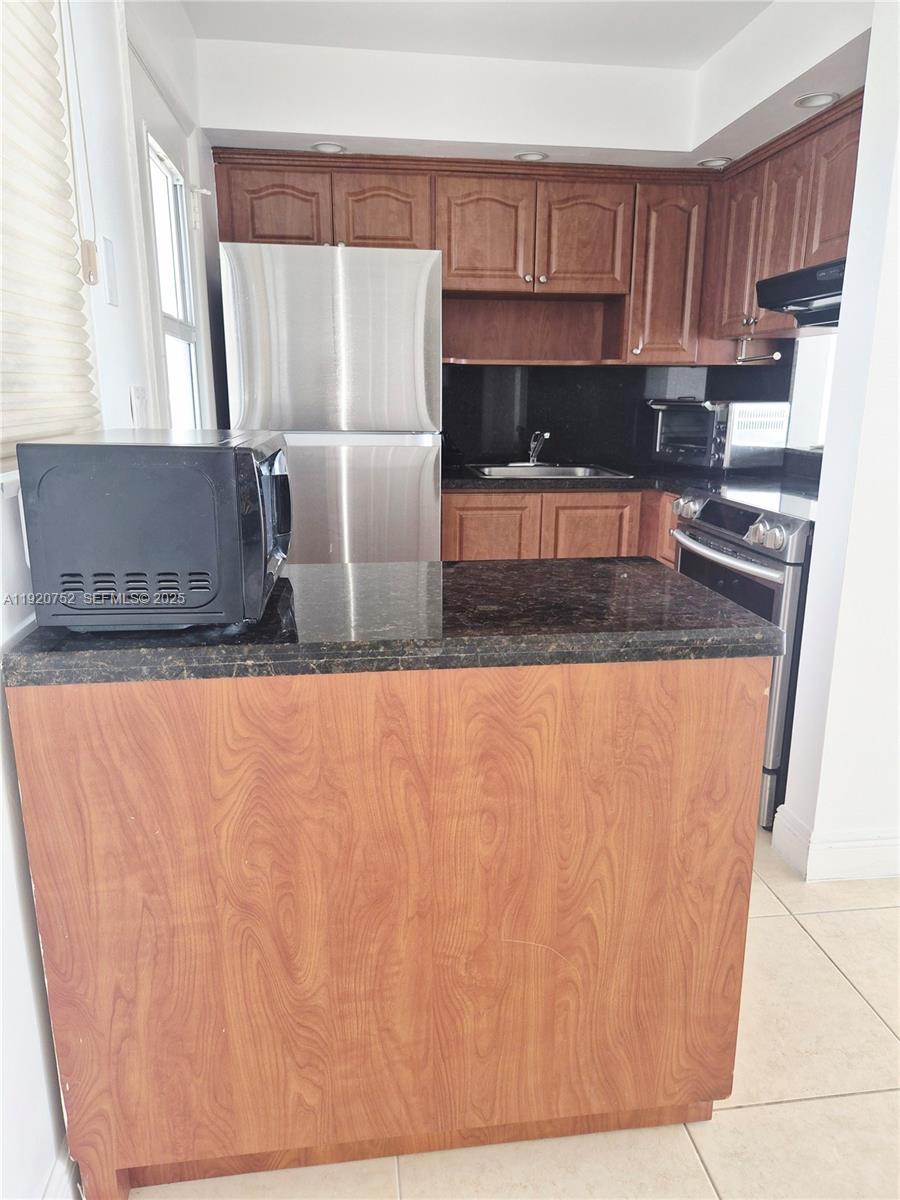 POINT EAST SEC III CONDO - Residential