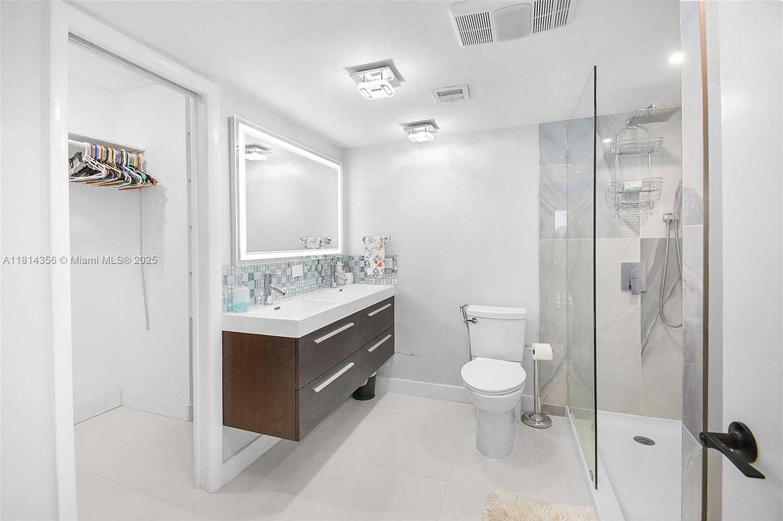 LAKESIDE CONDO - Residential