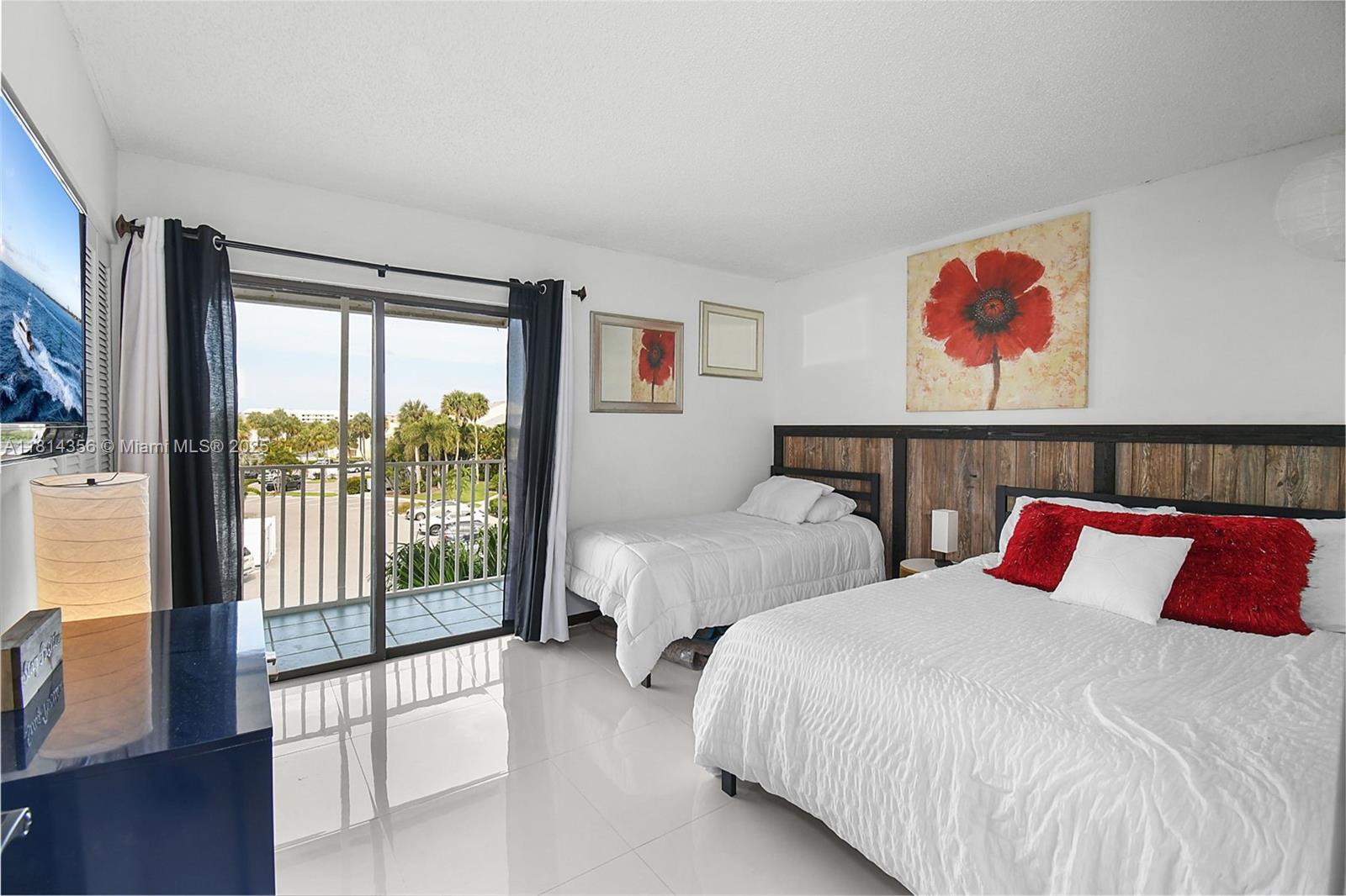 LAKESIDE CONDO - Residential