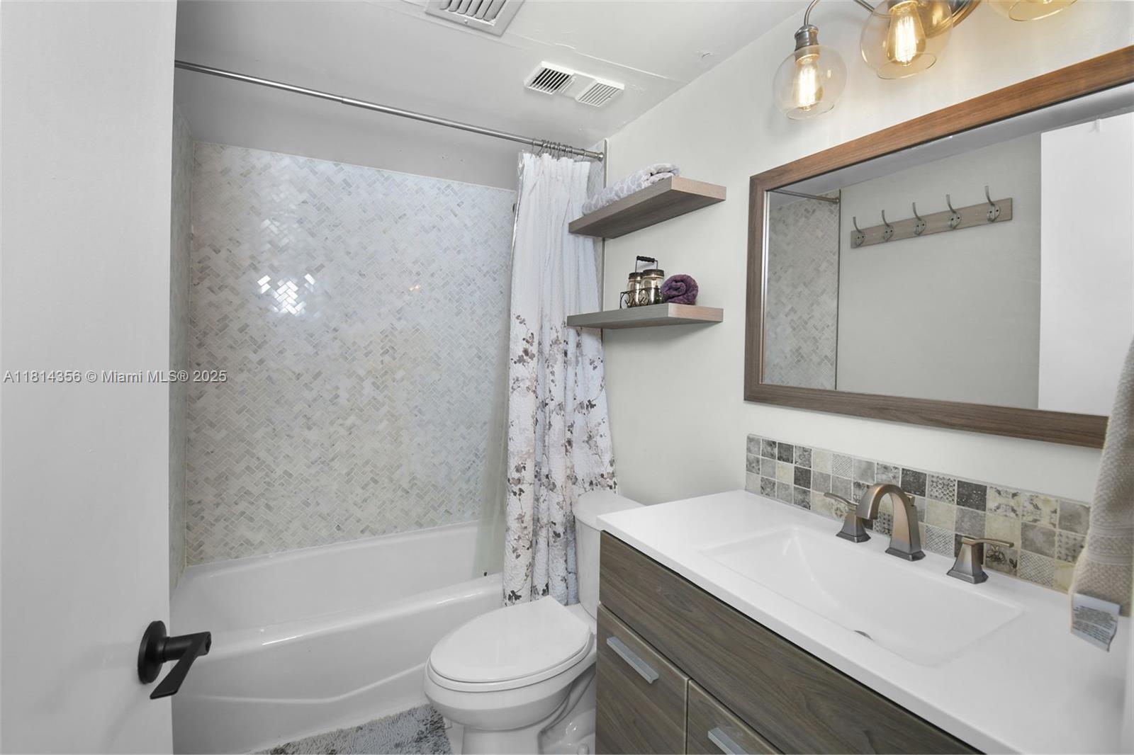LAKESIDE CONDO - Residential