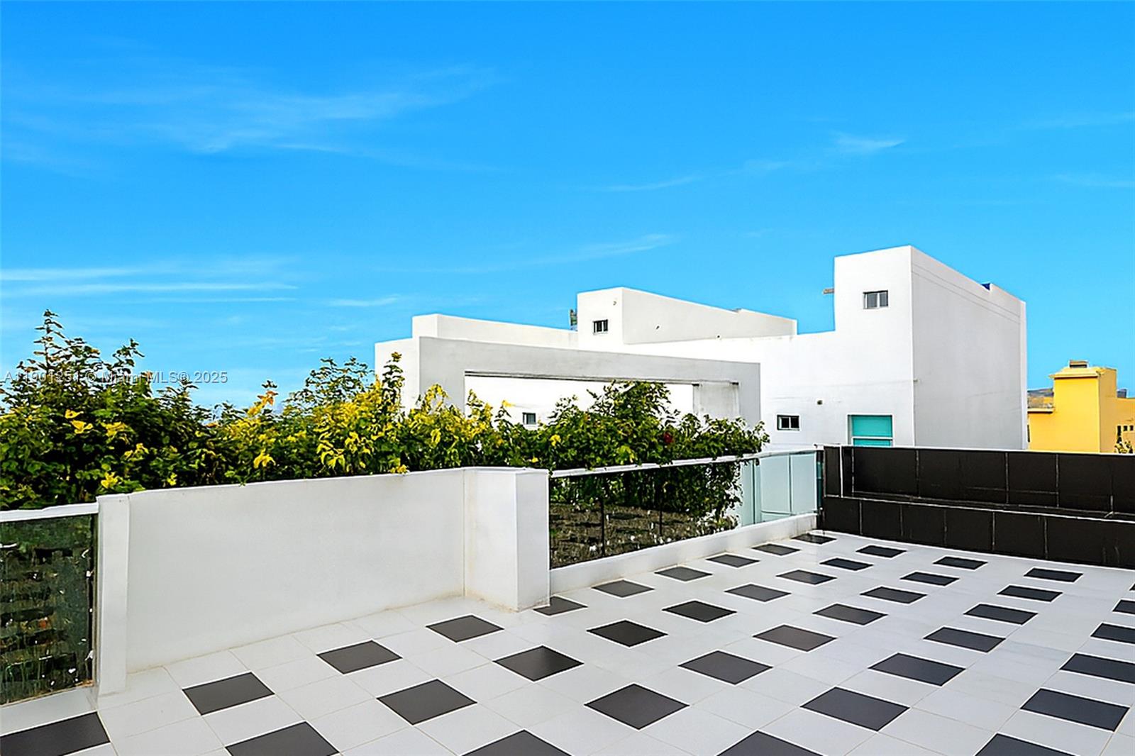 View photos, virtual tours, details... CL 3 #33-350 y CL B 36B 11
