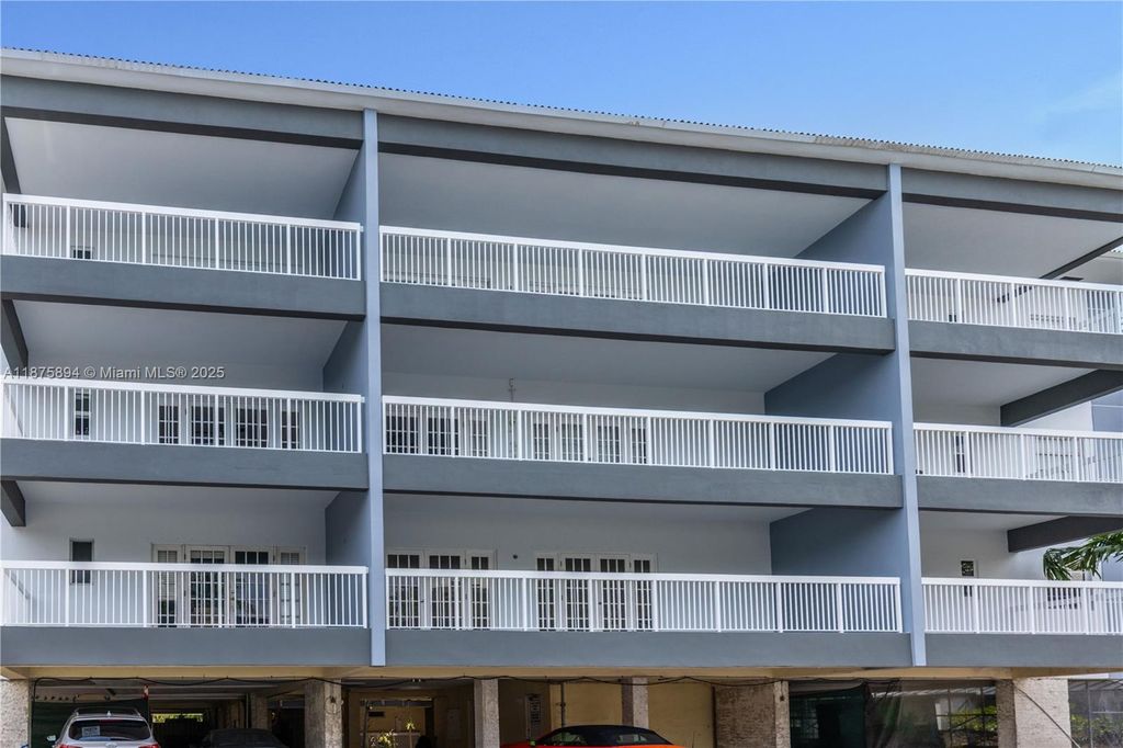 Photo of 2420 SE 17th Causeway #403C, Fort Lauderdale, FL 33316 (MLS # A11875894)