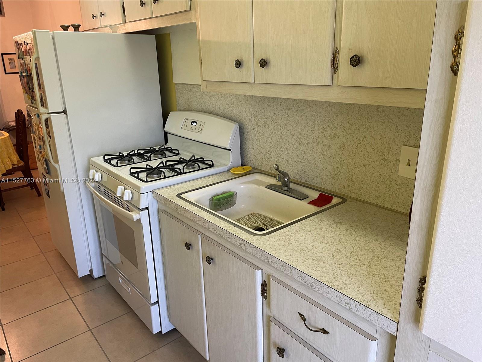 RO-MONT SOUTH CONDO E - Residential