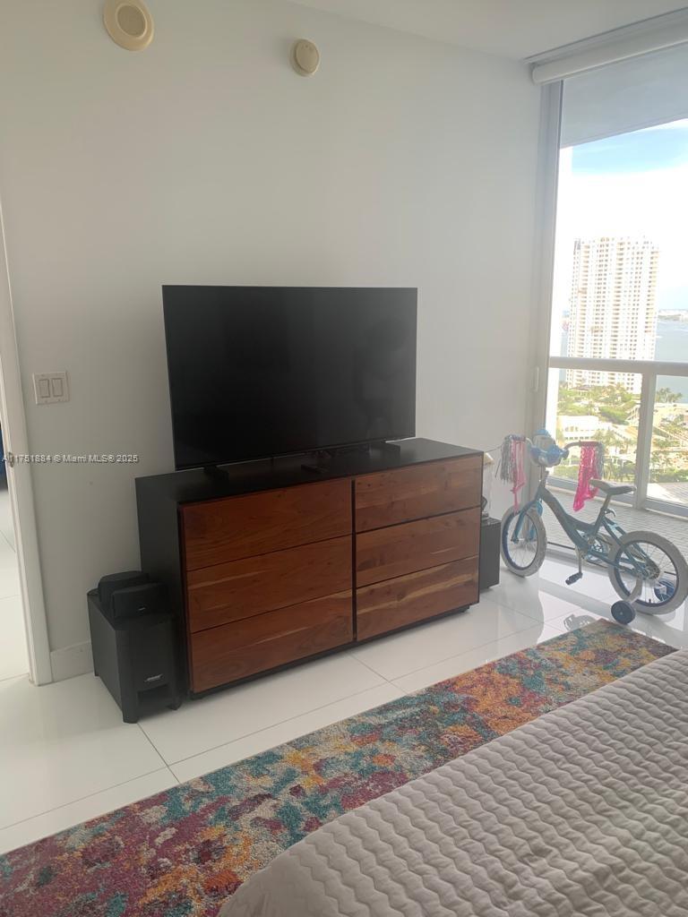 ICONBRICKELL CONDO NO 1 - Residential Lease