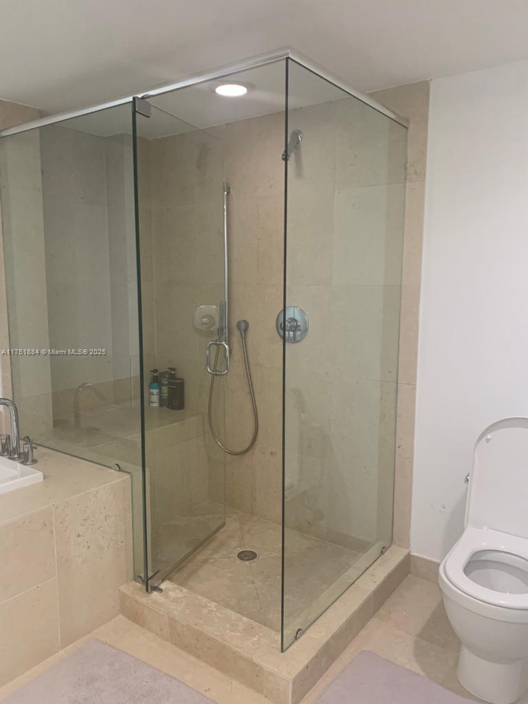 ICONBRICKELL CONDO NO 1 - Residential Lease