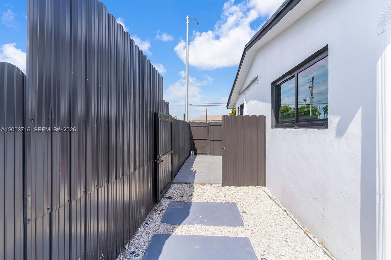 HIALEAH ESTATES - Residential