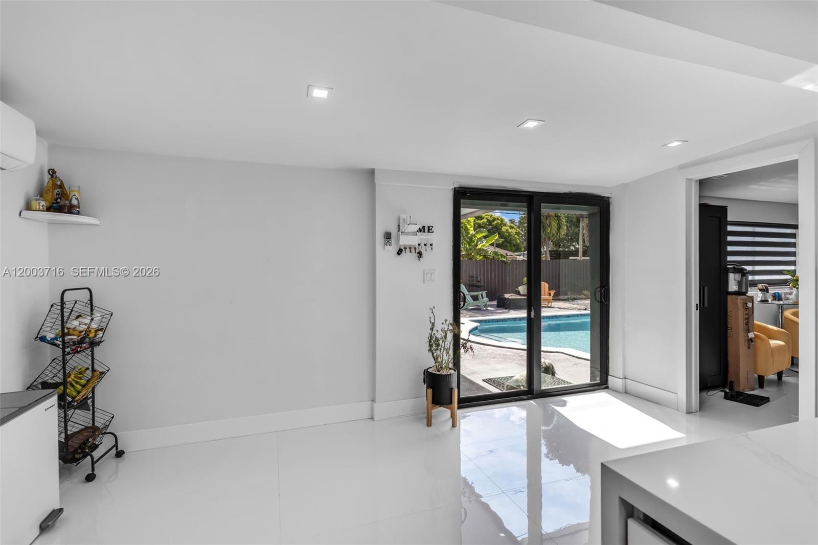 HIALEAH ESTATES - Residential