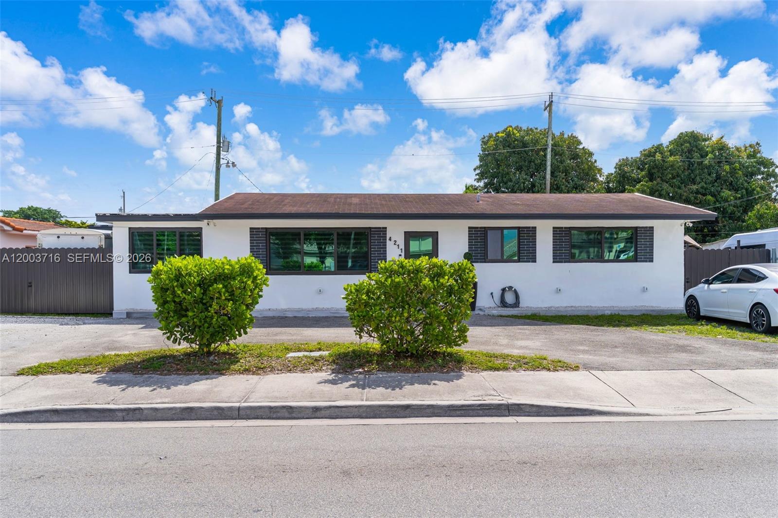 HIALEAH ESTATES - Residential