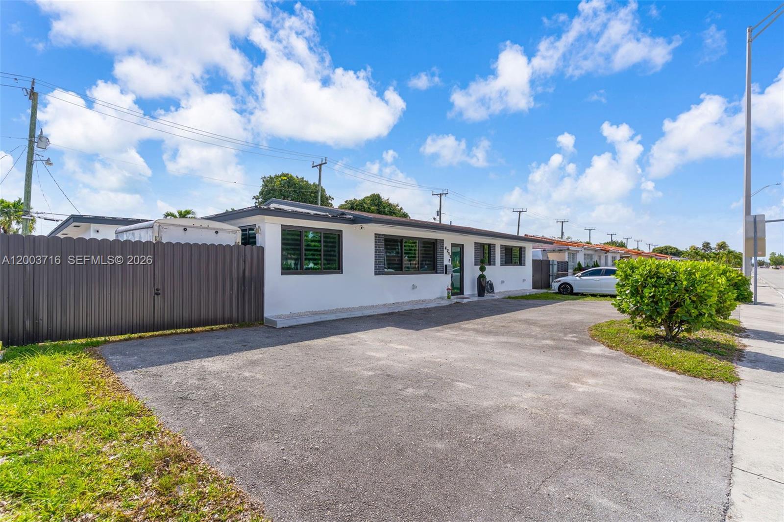 HIALEAH ESTATES - Residential