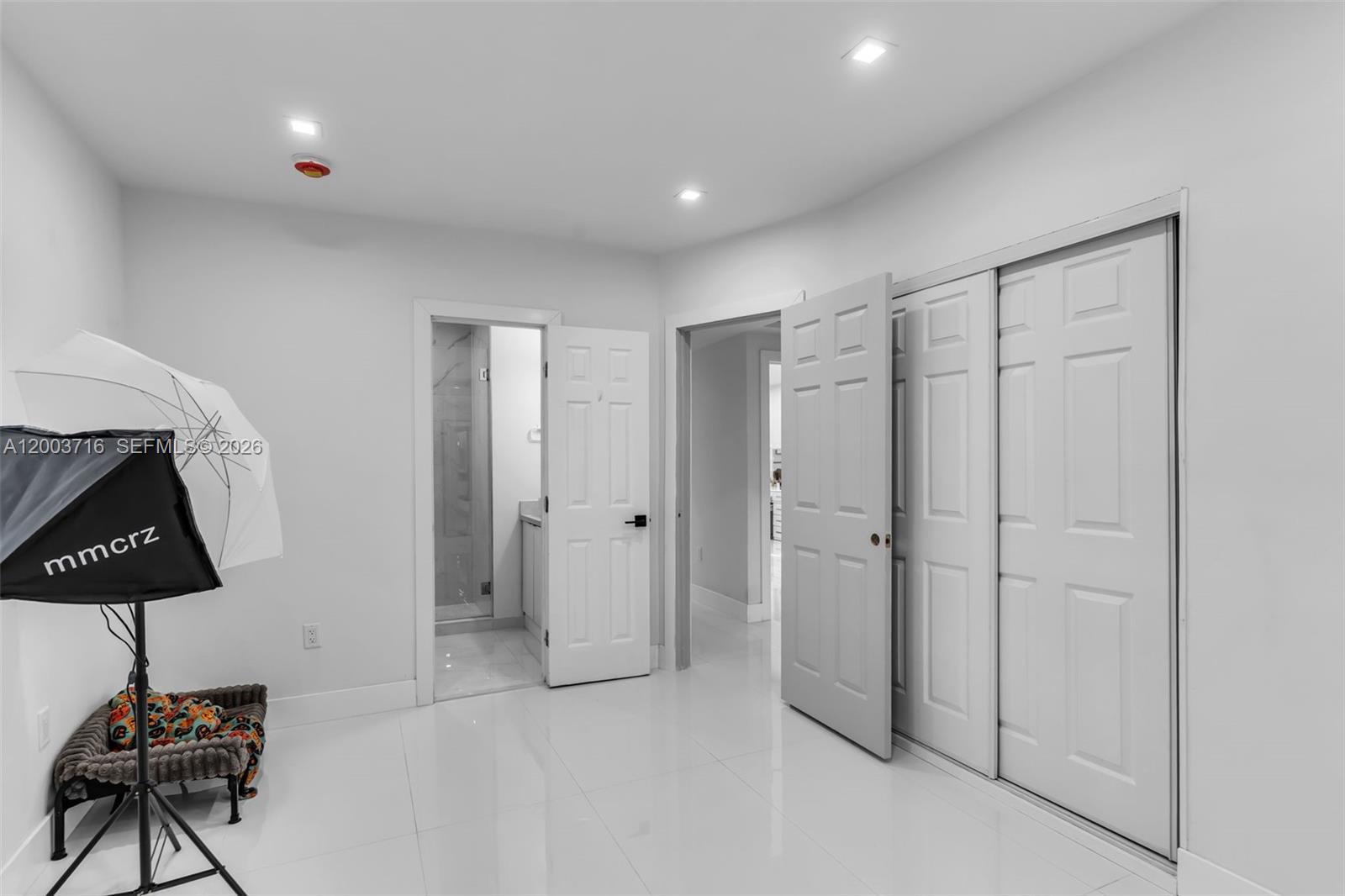 HIALEAH ESTATES - Residential