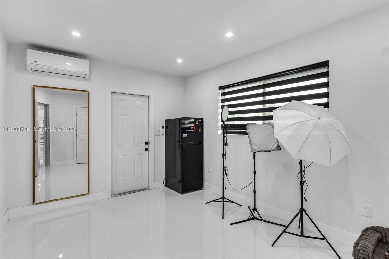 HIALEAH ESTATES - Residential