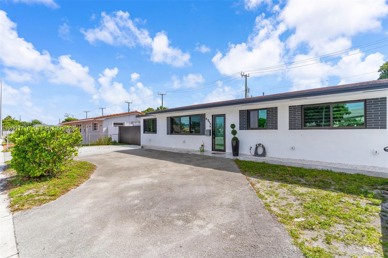 HIALEAH ESTATES - Residential