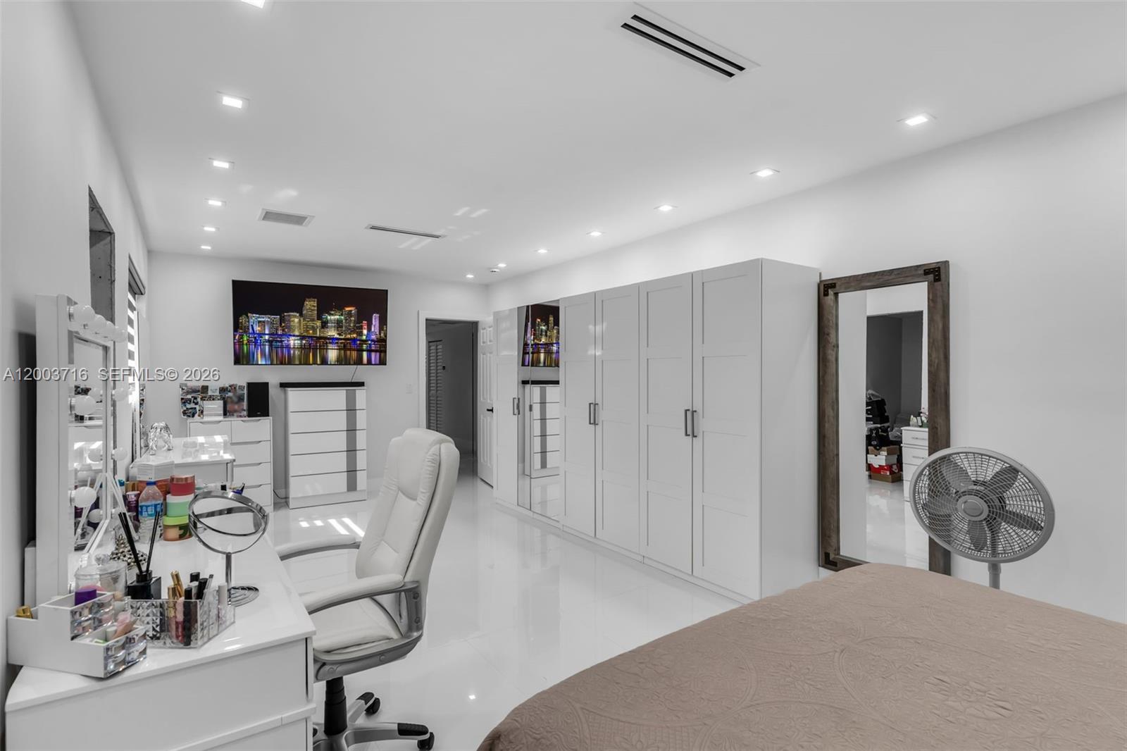 HIALEAH ESTATES - Residential