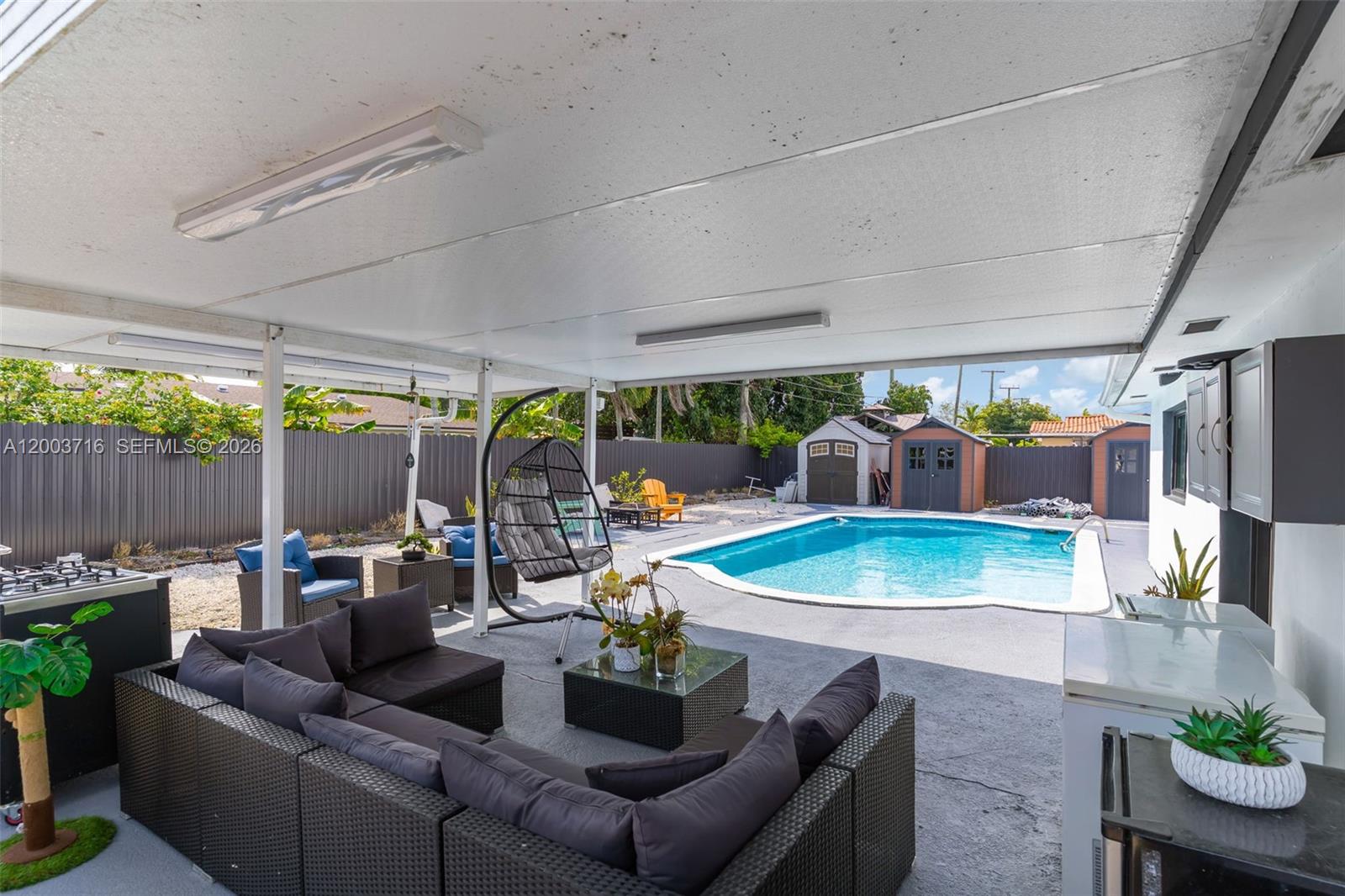 HIALEAH ESTATES - Residential