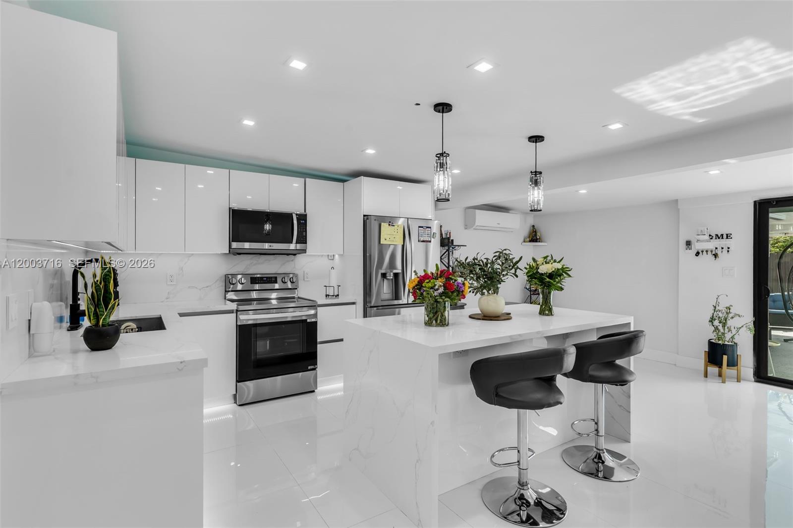 HIALEAH ESTATES - Residential