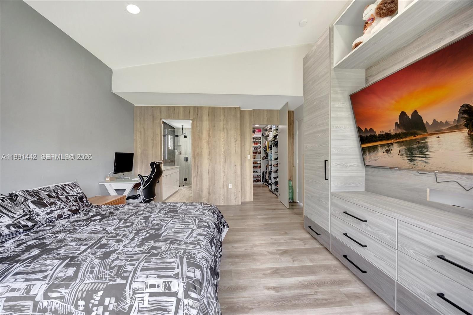 BISCAYNE POINT SOUTH - Residential