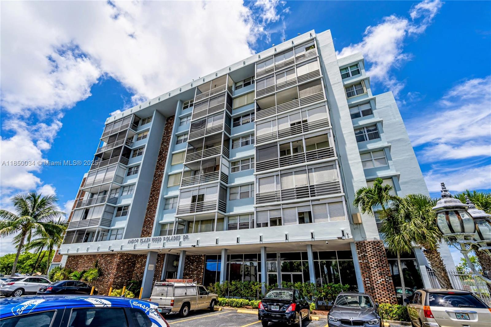 16850 S Glades Dr 6D, North Miami Beach, FL, 33162/$185,000 1 16850 S Glades Dr 6D
