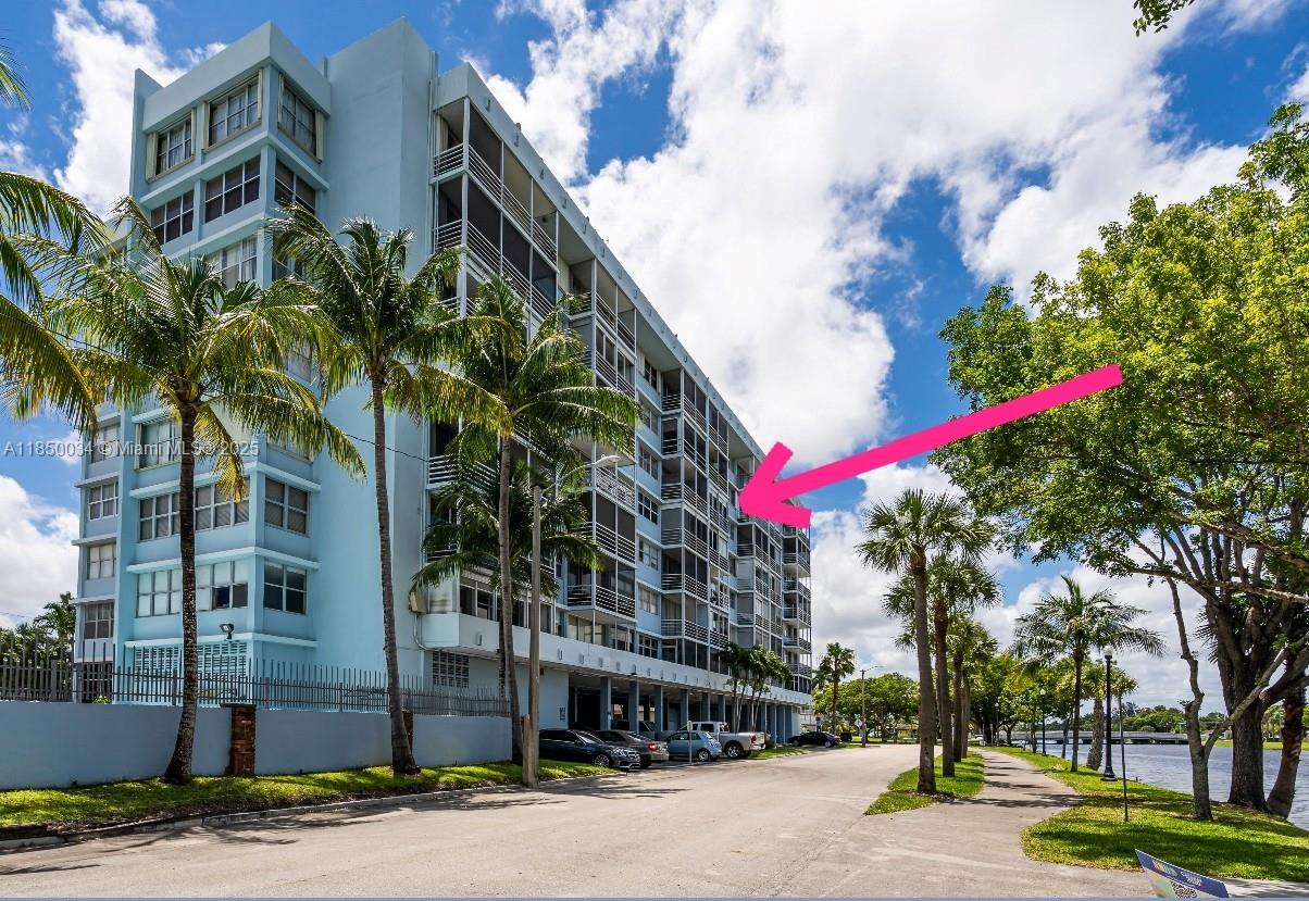 16850 S Glades Dr 6D, North Miami Beach, FL, 33162/$185,000 2 16850 S Glades Dr 6D