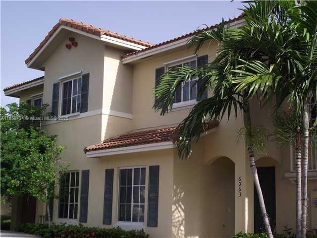 3BED/3BATH UPDATED TOWN HOUSE.