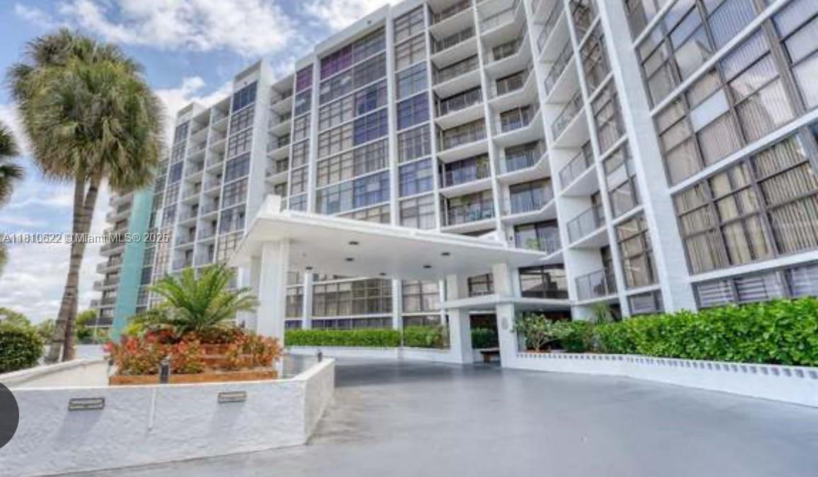 Rental Property at 200 Leslie Dr 227, Hallandale Beach, Broward County, Florida - Bedrooms: 1 
Bathrooms: 2  - $2,000 MO.