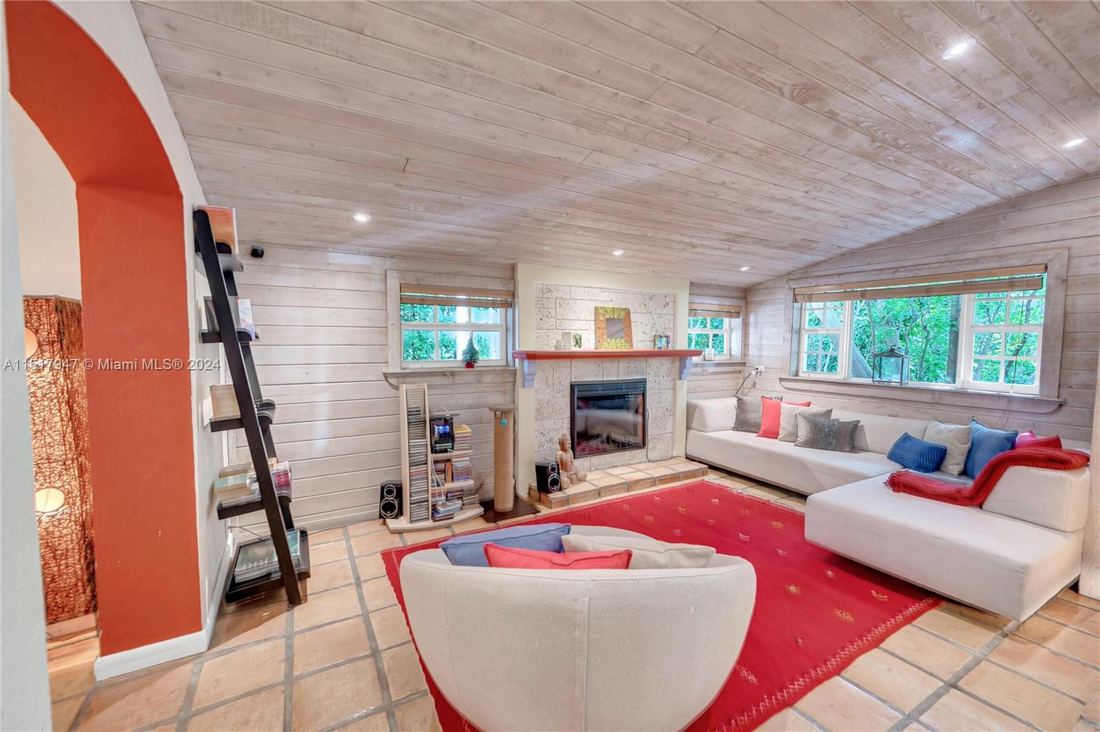 TROPICAL ISLE HOMES SUB 4 - Residential