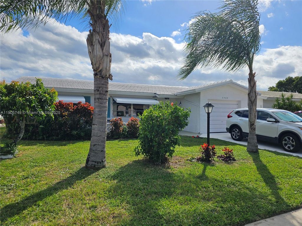 Photo of 2300 SW 19th Ave, Boynton Beach, FL 33426 (MLS # A11905749)